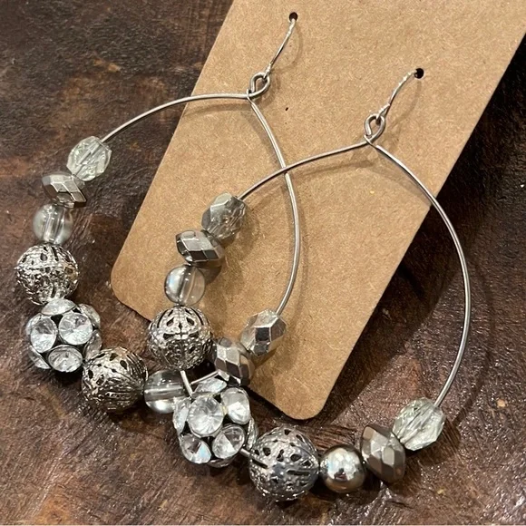 Vintage Jewelry Silver Hoop Earrings With Multi Textured Sized Beads - Picture 3 of 9